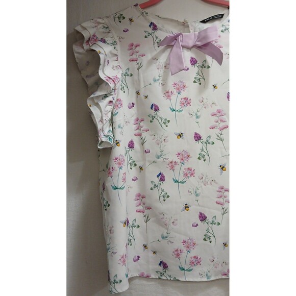 SHEIN Women’s XL Blouse White Flutter Sleeve Lavender Floral Bumble Bee Bow LNC - Picture 2 of 8